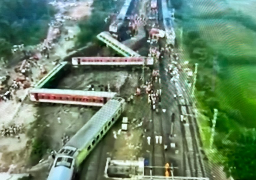 300 dead and 1000 injured in multiple train crash