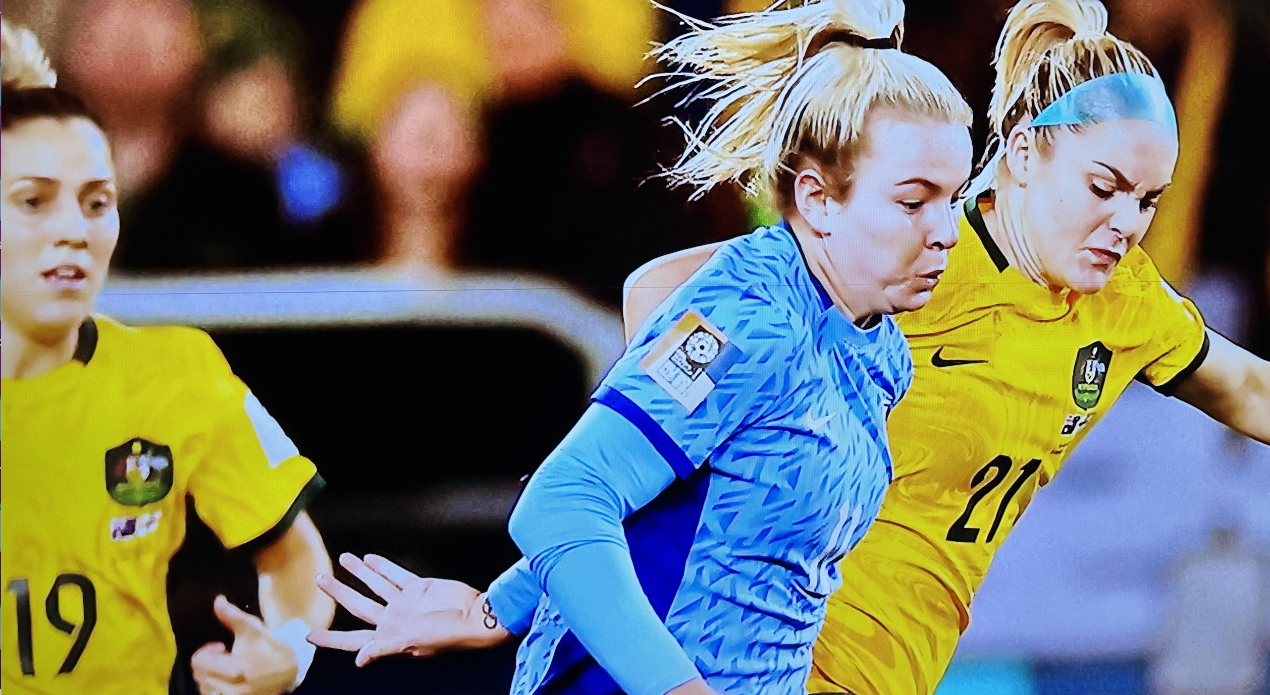 England roars into World Cup final