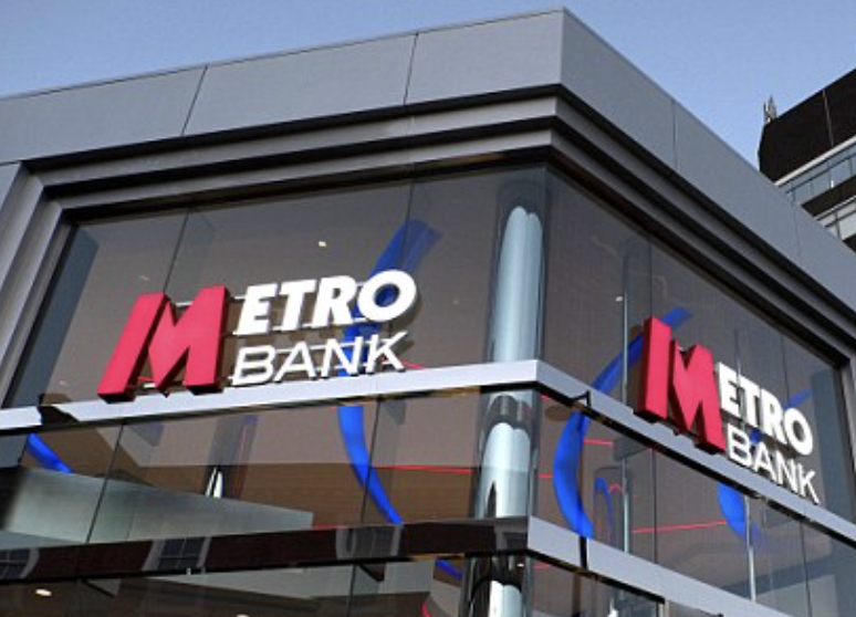 Metro bank to raise £600m capital