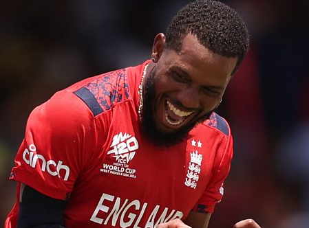 England Marches to Semi-final after Thrashing USA
