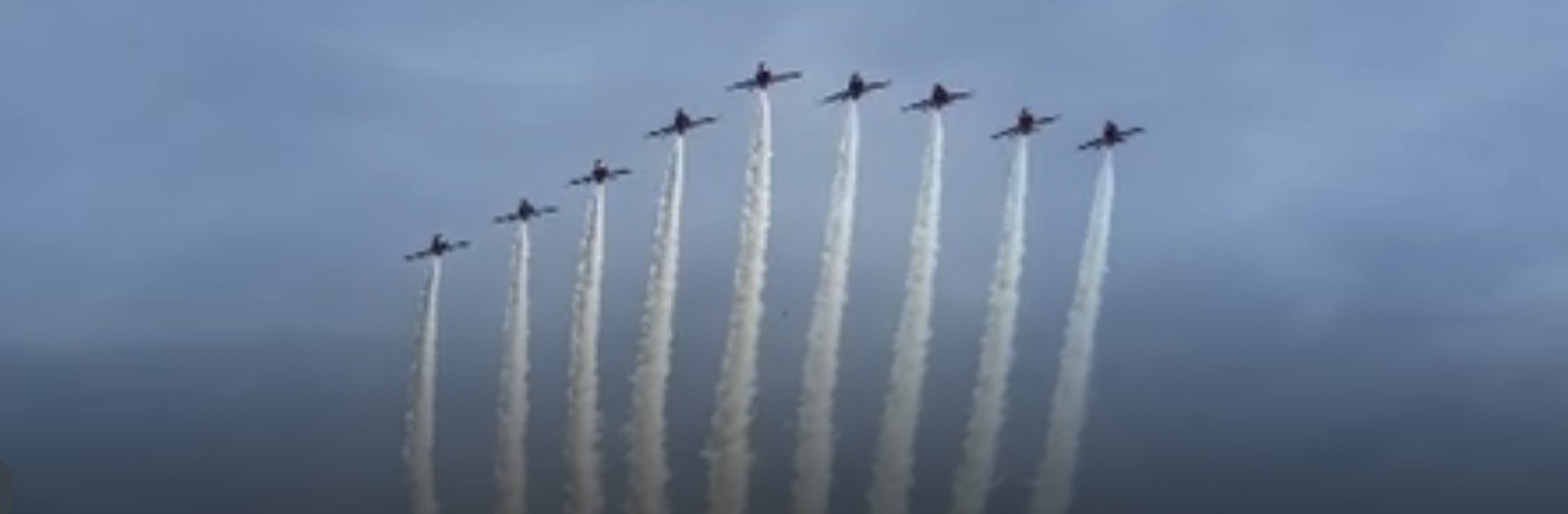 Red Arrows fly past for Trooping the Colour Red Arrows fly past for Trooping the Colour